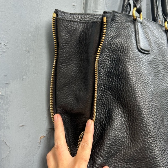 Prada Vitello Daino Zippy Shopping Bag Nero, 17.5” x 13.5” x 6” - Picture 8 of 16